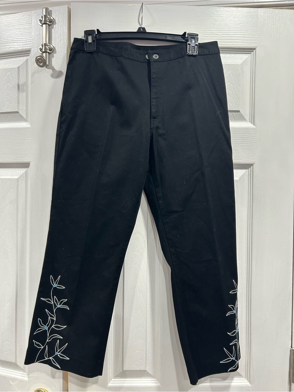 Sigrid Olsen Blue Capris with White Leaf Embroidery